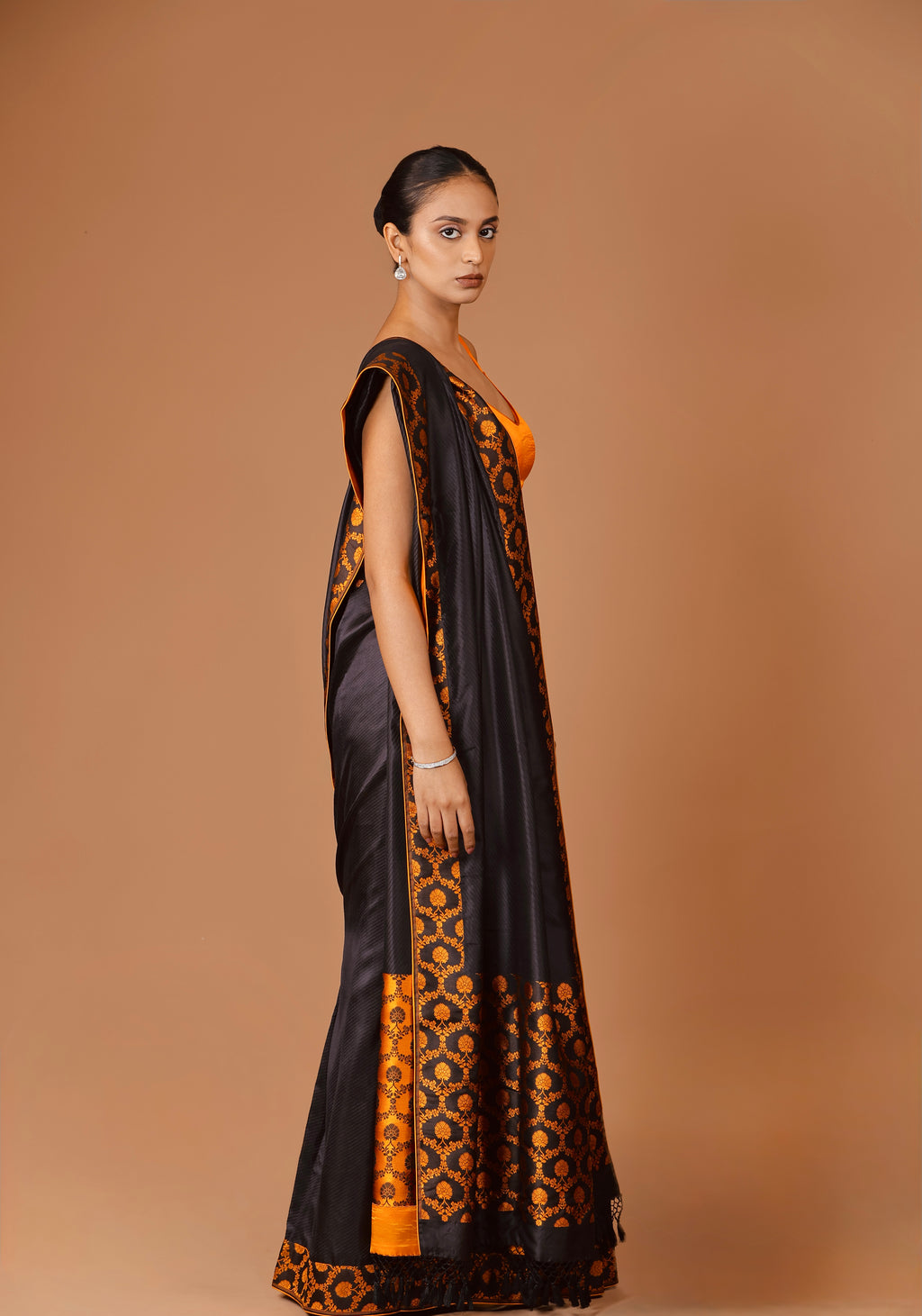 Banarasi Handwoven Black silk tanchoi sari with contrast border and Pallu